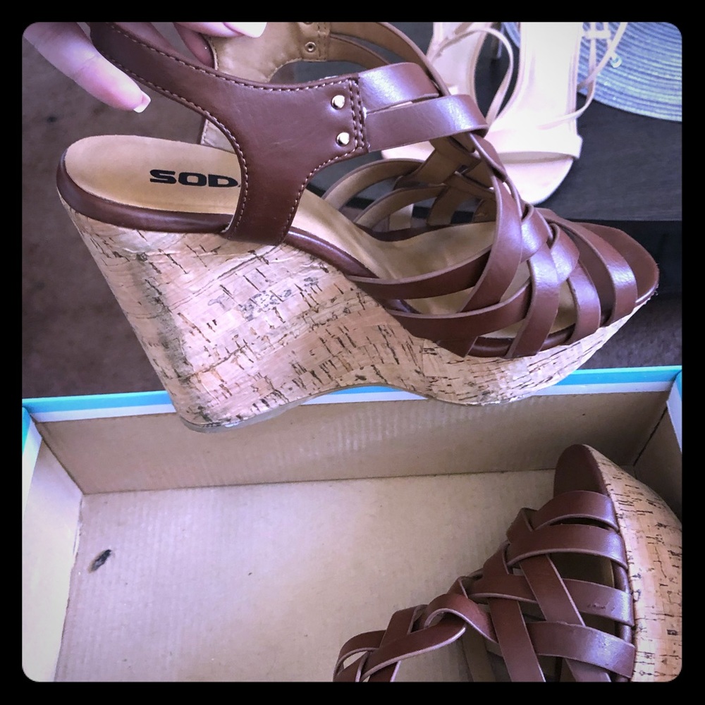 Soda brown saddle wedges